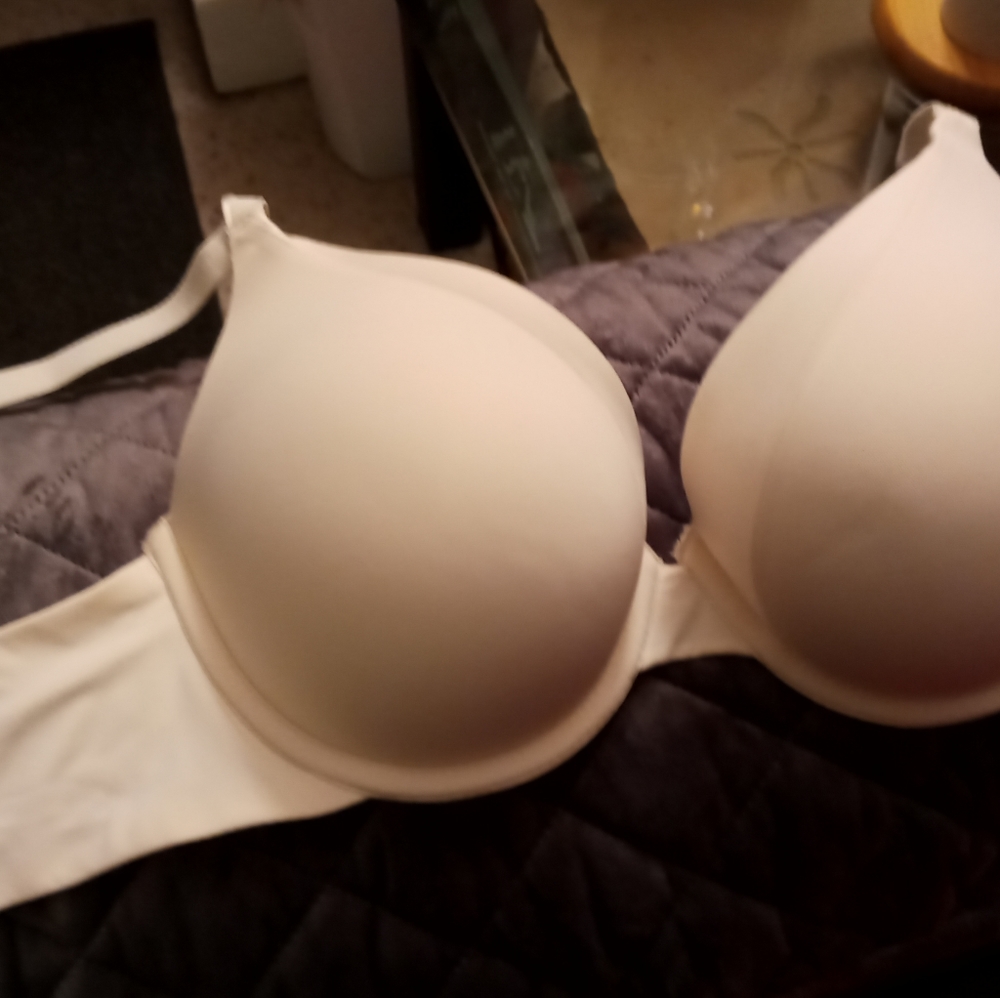 Bras - Picture 3 of 4